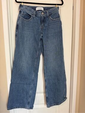 Hollister Women's Wide-Leg Jeans in Medium Blue Wash